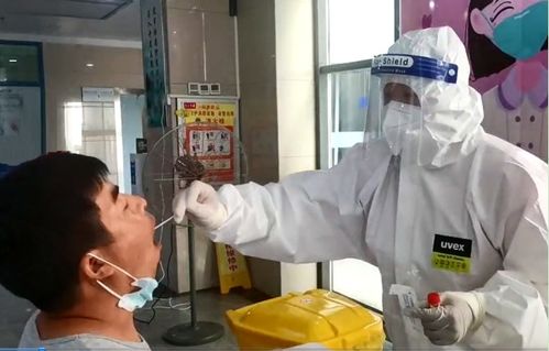 筑牢安全防線 黃州區(qū)人民醫(yī)院爭分奪秒開展核酸檢測與室內(nèi)環(huán)境監(jiān)測